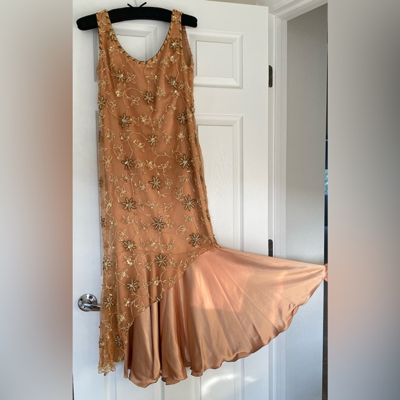 Formal dress 100% silk and handmade embroidery. - Picture 3 of 16